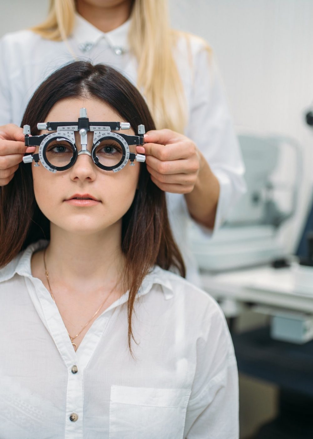 eyesight-test-optician-cabinet-vision-diagnostic.jpg